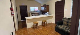 Entire House - Affordable, Safe, Clean, Gated, 10 mins from Intl Airport