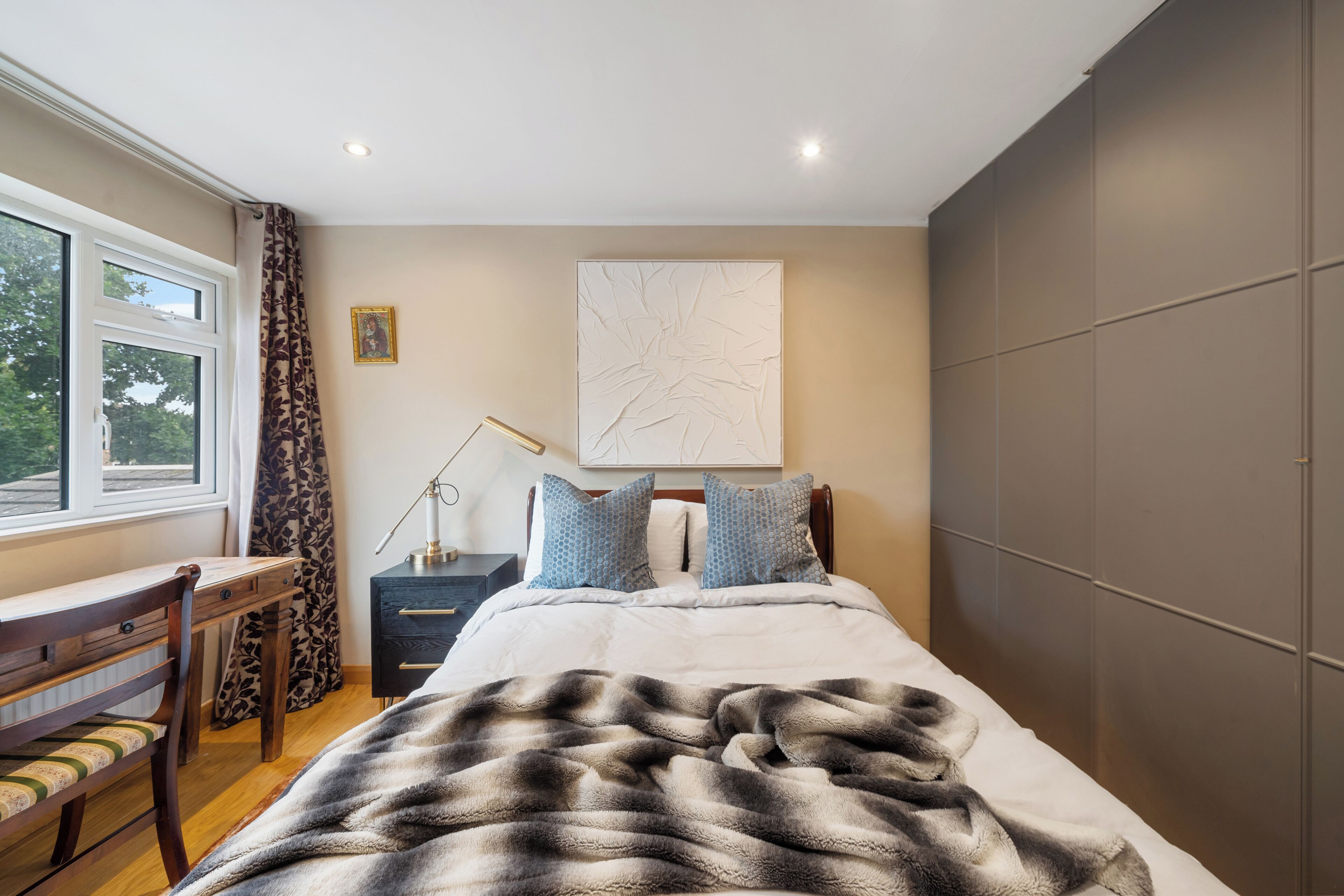 3 quartos, ferros/tábuas de passar roupa, Wi-Fi, roupa de cama