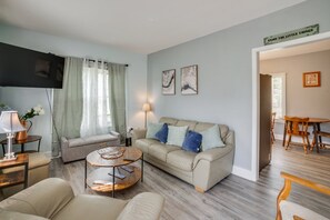 TV - 3-bedroom house in pleasant Milwaukee with WiFi, AC (Milwaukee)