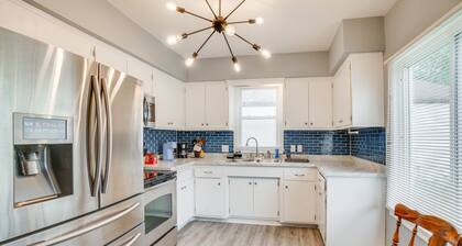 3-bedroom house in pleasant Milwaukee with WiFi, AC