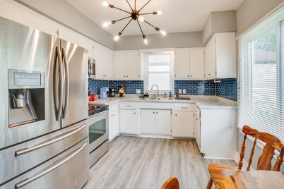 3-bedroom house in pleasant Milwaukee with WiFi, AC