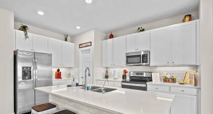 Charming 3-bedroom house w/ King bed in Pendleton with WiFi and AC