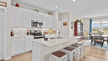 冰箱、微波炉、烤箱、炉灶