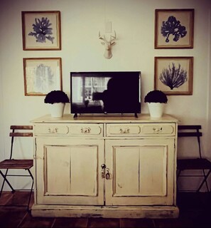 Interior - My Blue Haven | a cottage retreat close to the beach and steps from Sauble River (Sauble Beach)