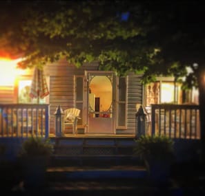 Terrace/patio - My Blue Haven | a cottage retreat close to the beach and steps from Sauble River (Sauble Beach)