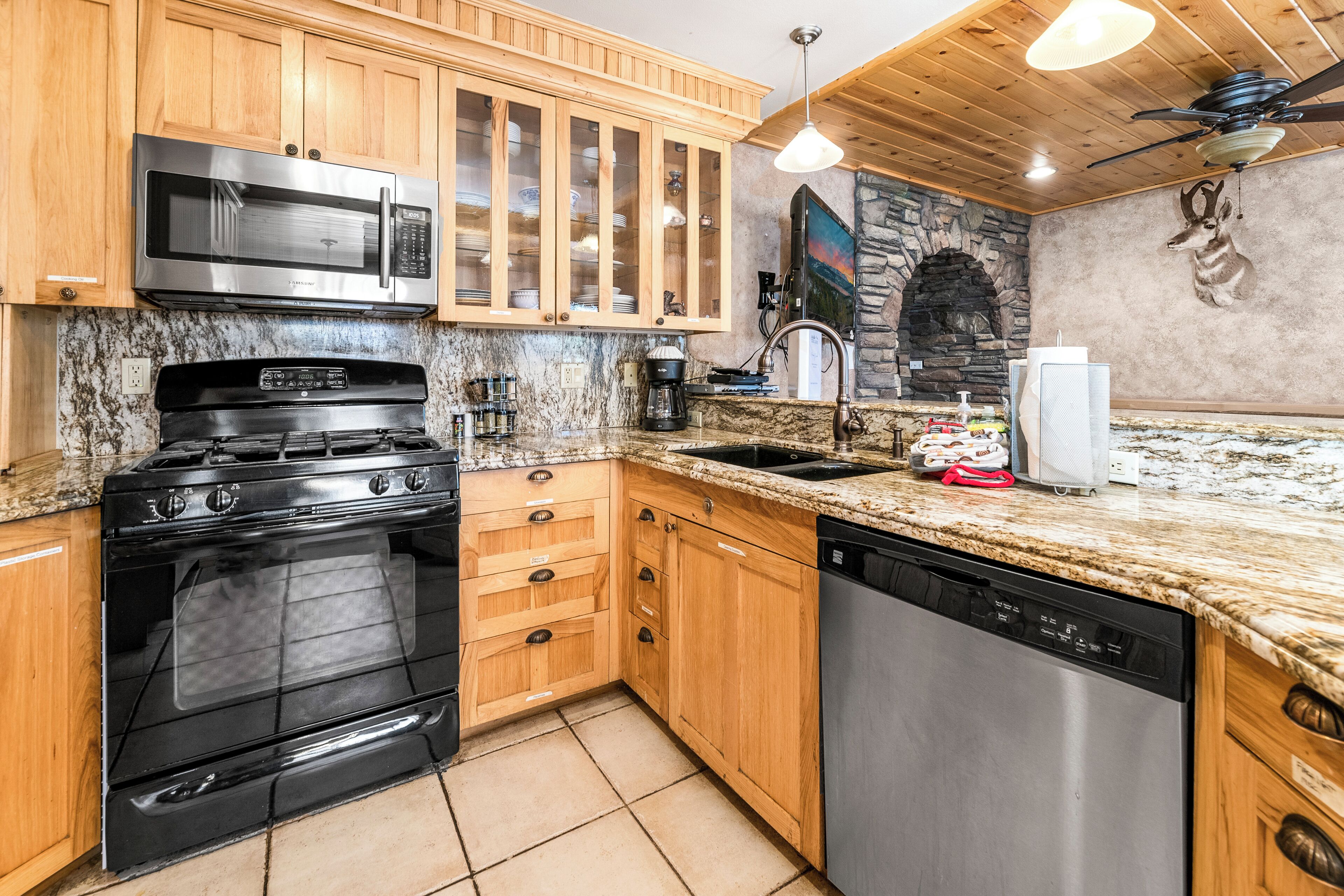 House, Patio, Mountain View | Private kitchen