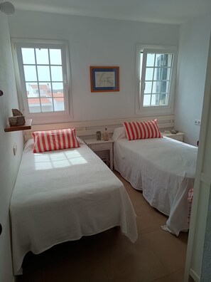 4 bedrooms, iron/ironing board, free WiFi, bed sheets - Fabulous 170 m² terraced house in the heart of Fornells, with pool and garden (Fornells)