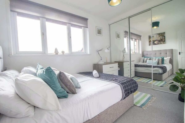 2 chambres, fer et planche à repasser, Wi-Fi gratuit, draps fournis