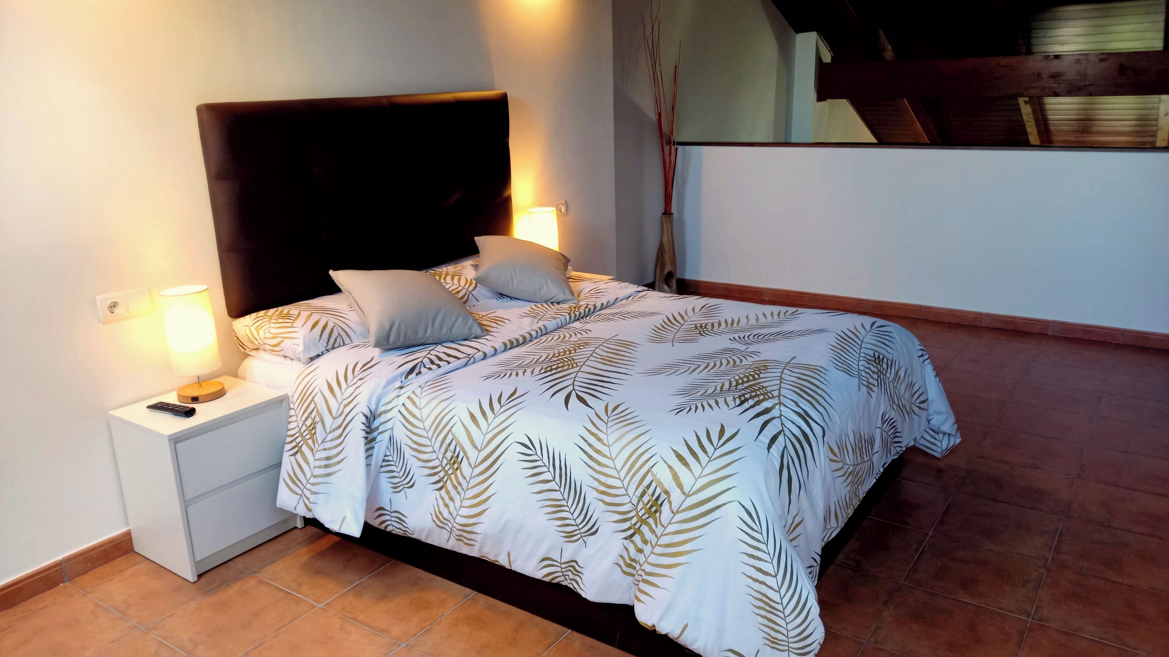 3 habitaciones, escritorio, tabla de planchar con plancha y wifi gratis 