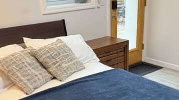 Iron/ironing board, WiFi, bed sheets