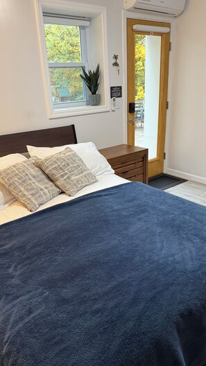 1 bedroom, iron/ironing board, WiFi, bed sheets - Private Suite (Scarsdale)