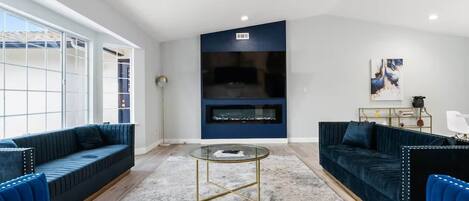 电视、壁炉、桌上足球