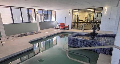 1-BR in Upscale 55+resort - 2 pools, fitness, pickleball, rec ctr. 3 wk min