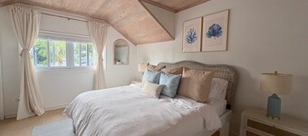 The Shoreline - Cozy 2BR 3Bd in Harbour Island Steps to Pink Sand Beach