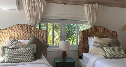 The Shoreline - Cozy 2BR 3Bd in Harbour Island Steps to Pink Sand Beach