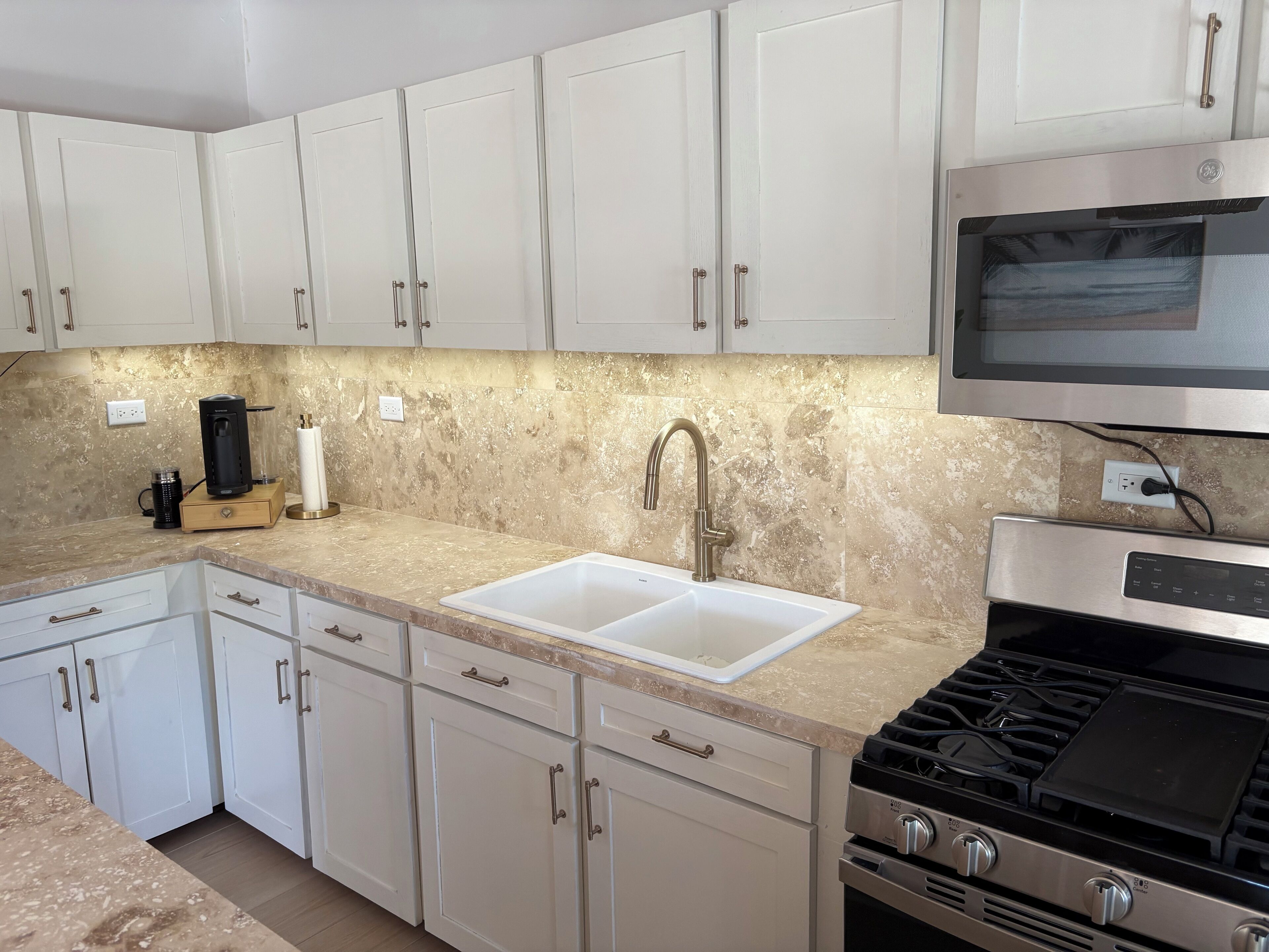 Frigorifero, microonde, forno, piano cottura