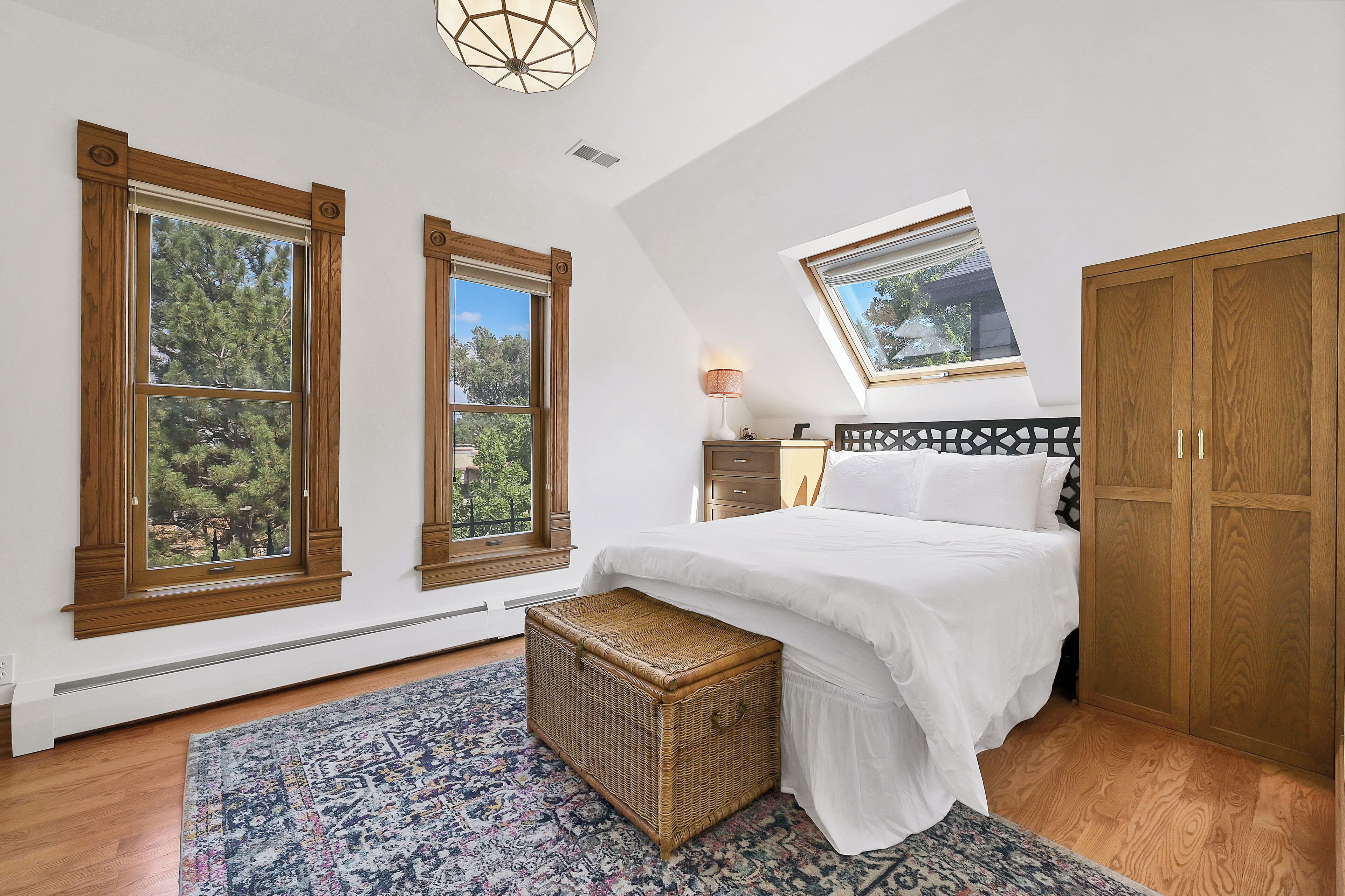 3 bedrooms, desk, iron/ironing board, free WiFi