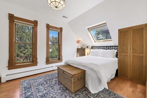 3 bedrooms, desk, iron/ironing board, free WiFi - Centrally Located Victorian Home Near Downtown (Denver)