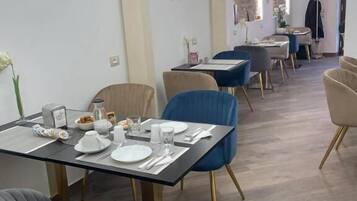 Desayuno típico de la región gratuito y diario