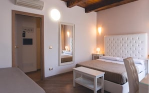 Deluxe Triple Room, Balcony, City View | Desk, free WiFi - Fata34  (Reggio Calabria)