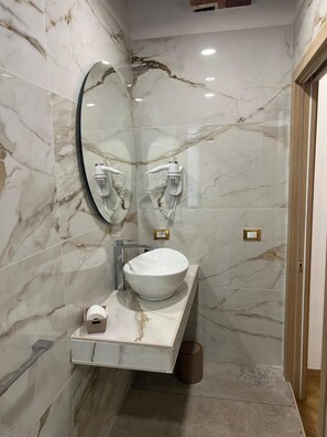 Comfort Double Room | Bathroom | Shower, towels, soap, shampoo