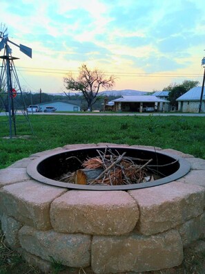 Property grounds - River View Bungalow w access in Texas Wine Country, best new restaurants on LBJ! (Burnet)