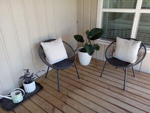 Terrace/patio - River View Bungalow w access in Texas Wine Country, best new restaurants on LBJ! (Burnet)