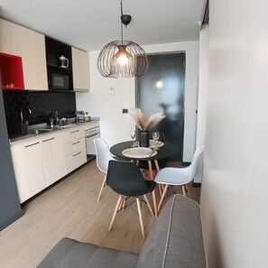 Classic Apartment, City View | Private kitchen