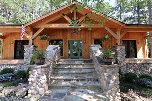 4 Bedroom Cabin Retreat