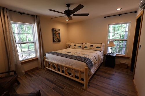 4 Bedroom Cabin Retreat