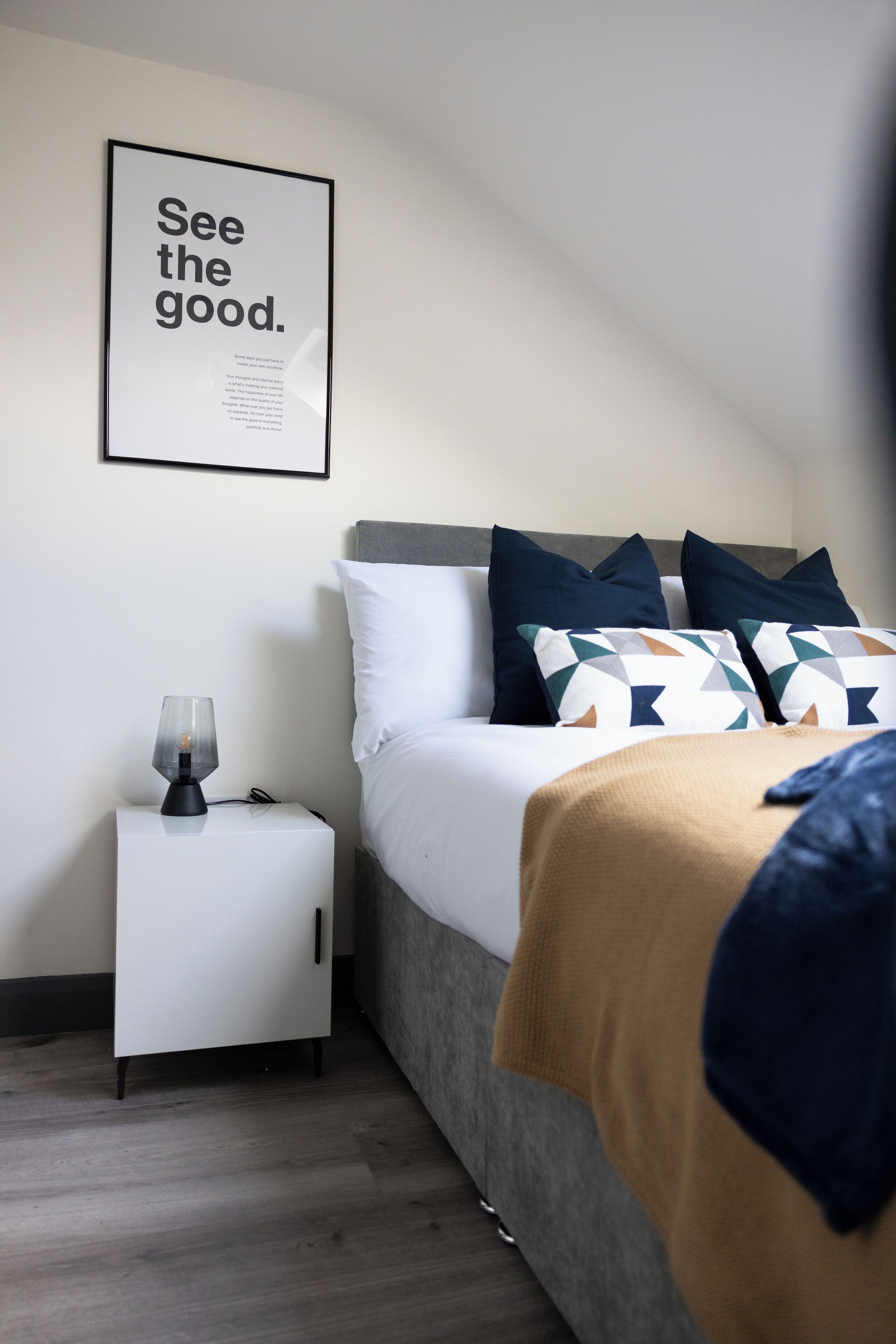 1 dormitorio, tabla de planchar con plancha, wifi y ropa de cama