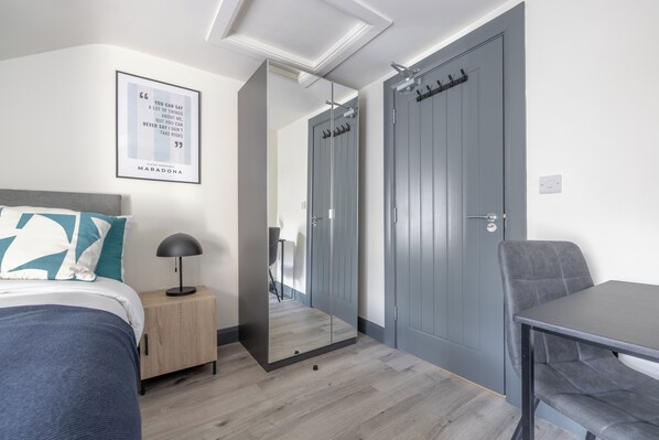 1 chambre, fer et planche à repasser, Wi-Fi, draps fournis