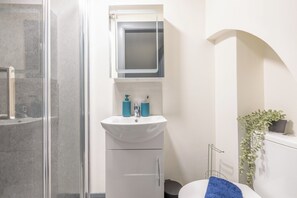 Hårføner og håndklær