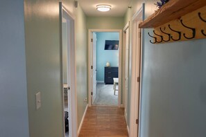 Interior - Evergreen Retreat – Walk to Timberline Mountain ski lifts and lodge! (Davis)