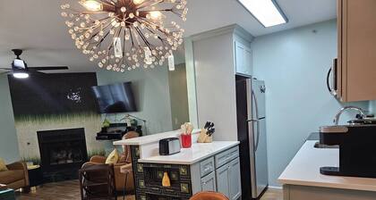 Evergreen Retreat – Walk to Timberline Mountain ski lifts and lodge!