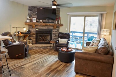 Summit View – Walk to Timberline Mountain ski lifts and lodge!