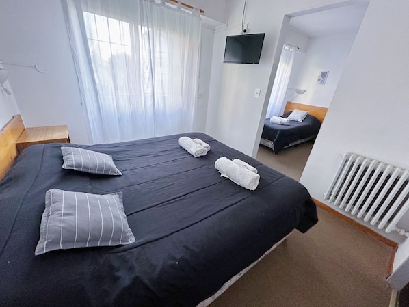 Basic Quadruple Room | Desk, laptop workspace, free WiFi