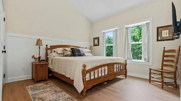 2 bedrooms, desk, iron/ironing board, free WiFi