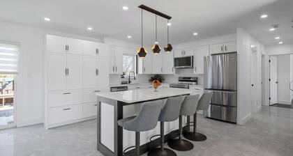 Family Retreat – King Bed, Jacuzzi & Big Backyard