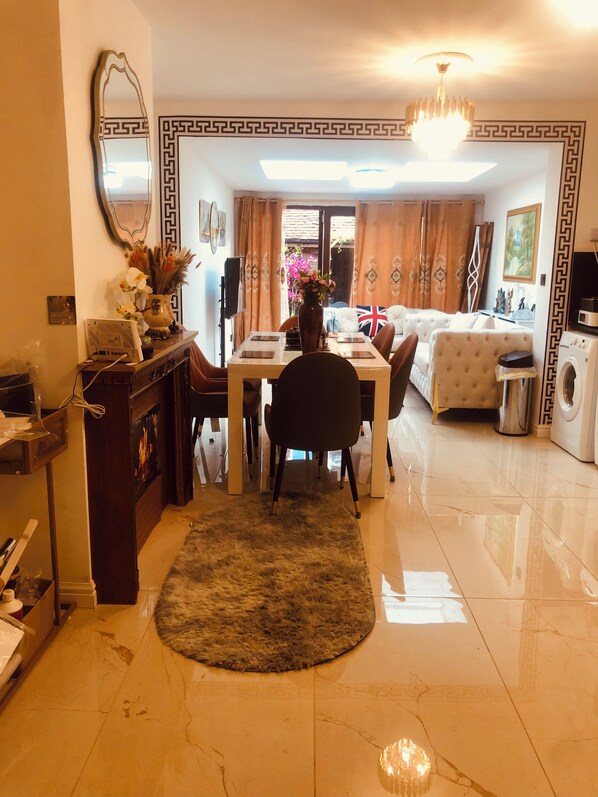 Dining - London Central 4Bed House with Garden (London)