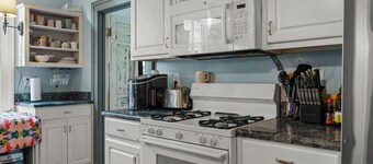 Bold & Beautiful Stays Downtown Historic Home near Ft Benning/Moore & Hospitals