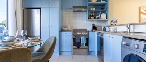 冰箱、微波炉、烤箱、炉灶