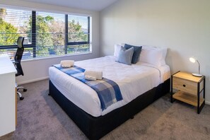 3 Schlafzimmer, Schreibtisch, Bügeleisen/Bügelbrett, kostenloses WLAN