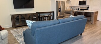 NEW RENTAL Auburn Getaway Home- Close to Campus!  Sleeps 8, Family-Friendly.