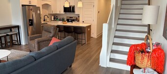 Auburn Getaway Home- Close to Campus! Sleeps 8, Family-Friendly.