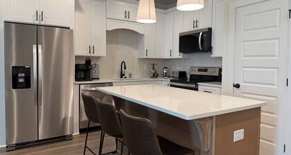 Auburn Getaway Home- Close to Campus! Sleeps 8, Family-Friendly.