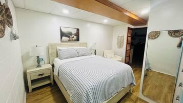 1 bedroom, desk, iron/ironing board, WiFi