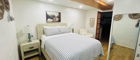 1 bedroom, desk, iron/ironing board, WiFi