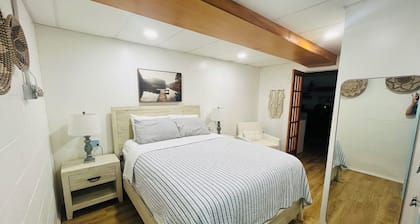 Charming 1-bedroom apartment in peaceful Dayton with WiFi, AC.