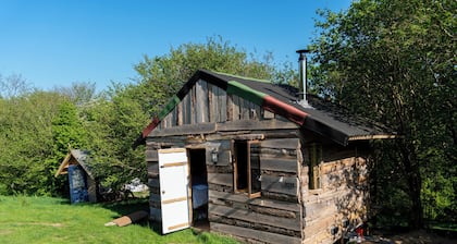 Treehouse Cabin Wilderness Escape
